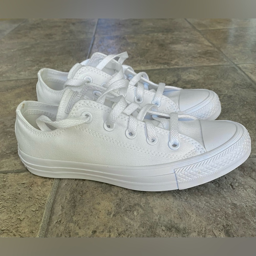 Converse Chuck Taylor Unisex White Monchrome Low Top Sneakers- Women’s 6- NIB